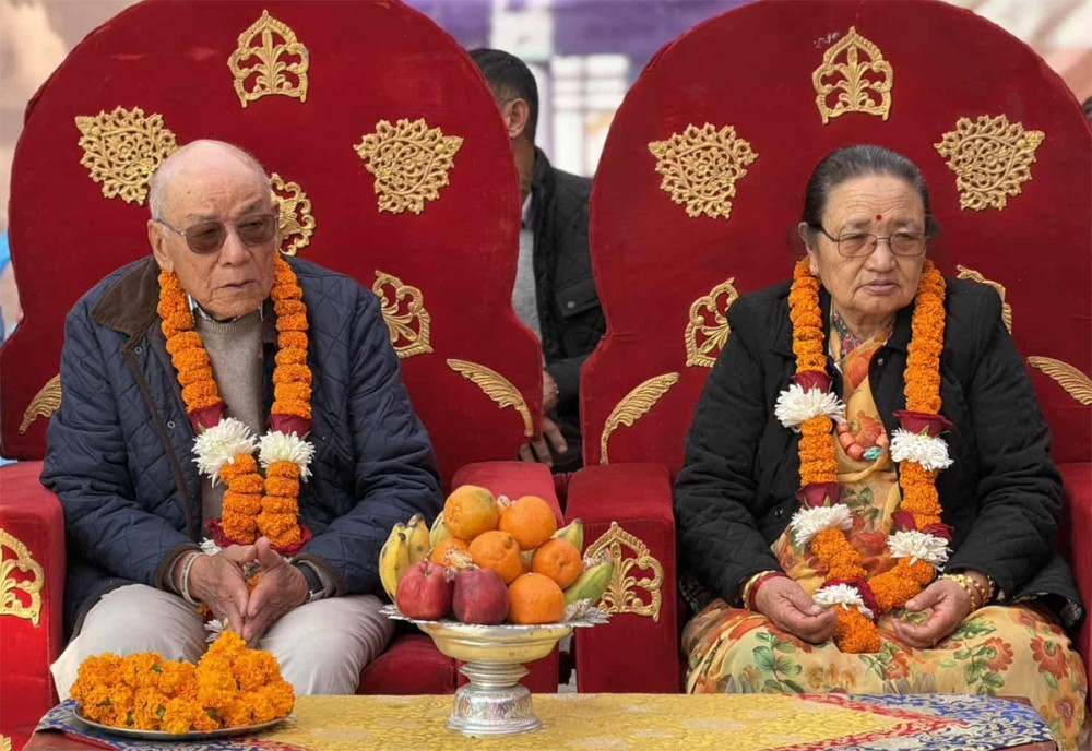 बेलायतवासी केशबहादुर र दिलशोभा दम्पतीबाट गुरुङ लामा बौद्ध धर्म समाजको भवन निर्माणका लागि १ लाख ४० हजार सहयोग