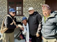 तमु धिं नेपालले बाँड्यो १० बिरामीलाई २ लाख ५० हजार सहयोग