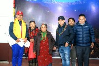 तमु धीं यूकेका उपाध्यक्ष कमल गुरुङ ल्वाङ गाउँमा सम्मानित: शिक्षा क्षेत्रमा पुर्‍याएको योगदानको कदर