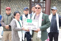 तनहुँको प्यारालाइसिस पीडित परिवारलाई गोर्खा मिडियाको अगुवाइमा संकलित १ लाख ४० हजार रुपैयाँ प्रदान 