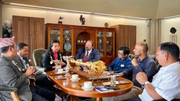 बेलायतको मिड्वे मेयर निना गुरुङसँग नेपाली पत्रकारहरुको भेटघाट