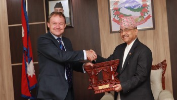 नेपालका उपप्रधानमन्त्री खड्का र बेलायती राजदूतबीच भेट