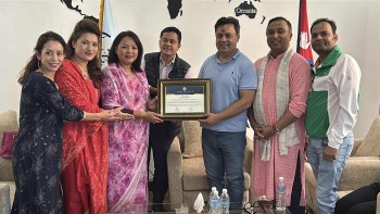 एनआरएनए यूकेकी पूर्वअध्यक्ष पुनम गुरुङ सम्मानित