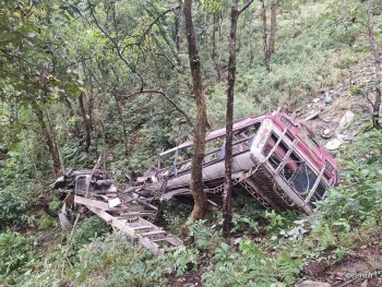 पोखराको स्कुल बस दुर्घटनामा ५  जनाको  मृत्यु