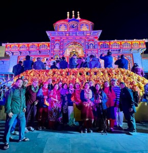बद्रीनाथमा दर्शनसँगै पिण्डदान र तर्पण, बेलायतबाट आएको नेपाली टोलीले पूरा गर्‍यो चारधाम यात्राको पहिलो चरण