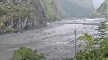 गोरखाको चुमनुब्रीमा आकस्मिक बाढी आउँदा पैयू र बगर गाउँका ३५ घर बगायो