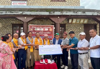 दीप हाउजिङका तमु परिवारले भोटेकोशी बाढी पीडितका लागि ३ लाख ४२ हजार राहत तमु धिं हस्तान्तरण