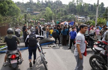 फेवाताल आसपासका संरचना हटाउँदा स्थानीयको विरोध