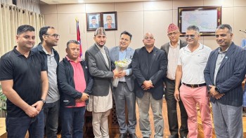 एनआरएनए अध्यक्ष केसी नेतृत्वको टोलीद्वारा नेपालका सञ्चारमन्त्री खरेलसँग भेट  