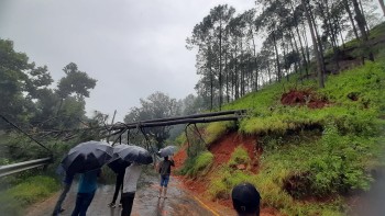 नेपालमा अविरल वर्षा : शनिबार साढे १ बजेसम्ममा ३० जनाको मृत्यु, ११ जना बेपत्ता