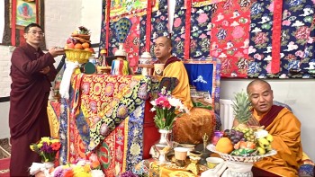 बुद्धिष्ट कम्युनिटी सेन्टर यूकेले धार्मिक पूजापाठसहित मनायो २५६९ औं बुद्ध जयन्ती