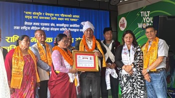 कौराहा संरक्षण पत्रकारिता पुरस्कारबाट पत्रकार मीना थापामगर सम्मानित