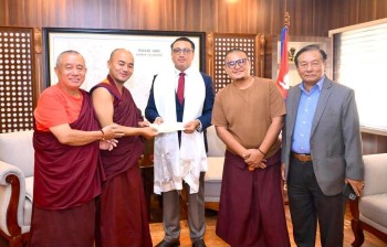गुरुङ (तमु) लामा बौद्ध धर्म समाजद्वारा बाढी पीडितलाई ४ लाख ८ रुपैयाँ राहत सहयोग
