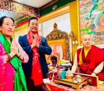 काउन्सिलर गुरुङ दम्पतीद्वारा गुम्बा निर्माणका लागि एक लाख पाँच हजार सहयोग