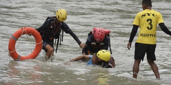 पोखरामा प्याराग्लाइडिङ दुर्घटनामा परेका ४ जनाको उद्धार