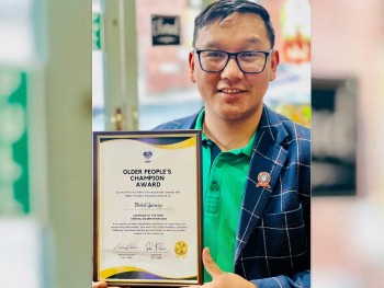 यूकेमा डा. विशाल गुरुङलाई ओल्डर पीपुल्स च्याम्पियन अवार्ड 