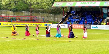 हजारौँ दर्शकबीच सयपत्री ग्रुप युकेको नेपाली संस्कृति झल्काउने नृत्य