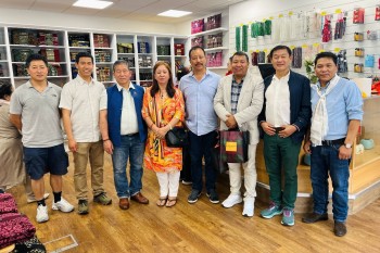 व्यवसायी निर्मलाले खोलिन् अल्डरसटको हाइस्ट्रिटमा ‘दीदी को’ फेन्सी पसल