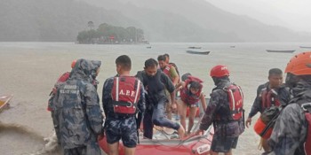 फेवातालमा डुंगा पल्टिएर फसेका ७ जनाको सकुशल उद्धार