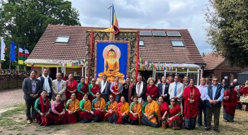 बेलायतमा बुद्धिस्ट गुम्बा रेडिङ यूकेले मनायो २५६९औँ बुद्ध जयन्ती [भिडियोसहित]