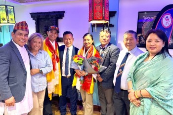 लन्डन म्याराथनमा रेकर्ड बनाउने धावकद्वय राई र श्रेष्ठ सम्मानित 