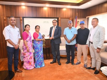 नेपालका बाढीपीडितलाई तनहुँ समाज यूकेको १० लाख रुपैयाँ