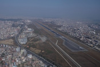 धावनमार्गको लाइटमा समस्या  हुँदा ३ घण्टादेखि काठमाडौँ विमानस्थल ठप्प