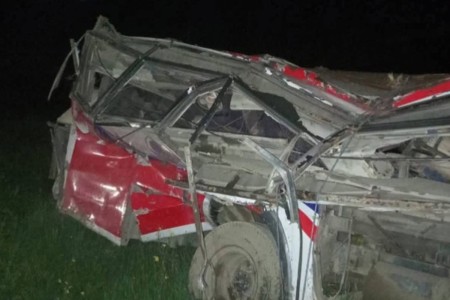 नेपालमा जन्ती बोकेको बस दुर्घटना हुँदा ८ जनाको मृत्यु, ४५ घाइते