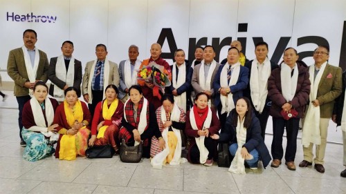 बुद्ध जयन्ती कार्यक्रमका लागि बेलायतमा आइपुगे खेनरिम्पोचे शिरलामा गुरूङ