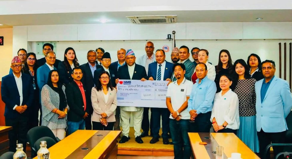 एनआरएनएद्वारा पहिलो चरणमा प्रधानमन्त्री दैवी प्रकोप उद्धार कोषमा १ करोड हस्तान्तरण
