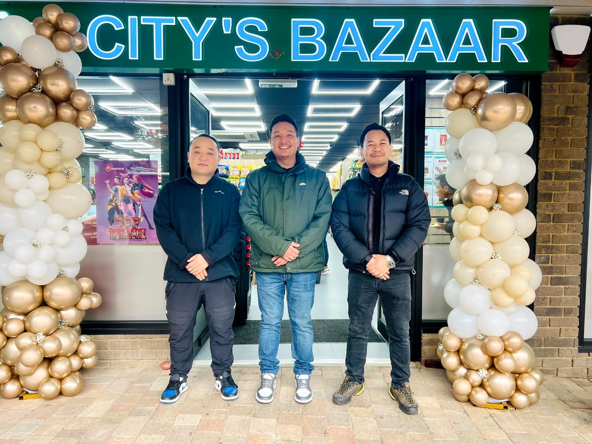 युवा व्यवसायी सरमान, राजेन्द्र र आलोकले फार्नबोरोमा खोले नयाँ पसल