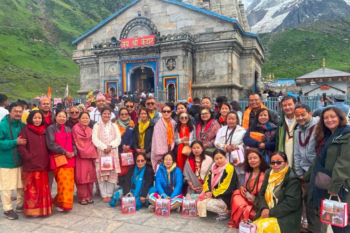 बेलायतबाट आएको नेपाली तीर्थयात्री टोलीद्वारा केदारनाथको दर्शन